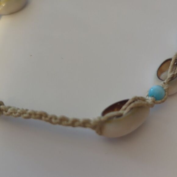 Vintage puka shell and blue beaded necklace - Picture 9 of 9